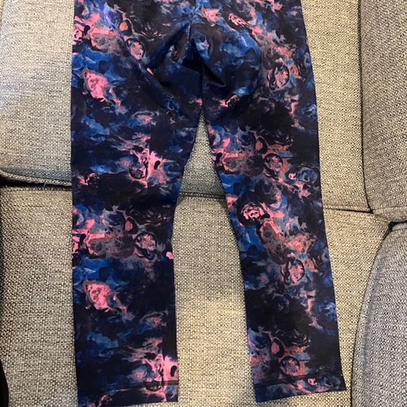 Lululemon 21” inch cropped leggings size 0 Print Gently worn - Picture 2 of 3